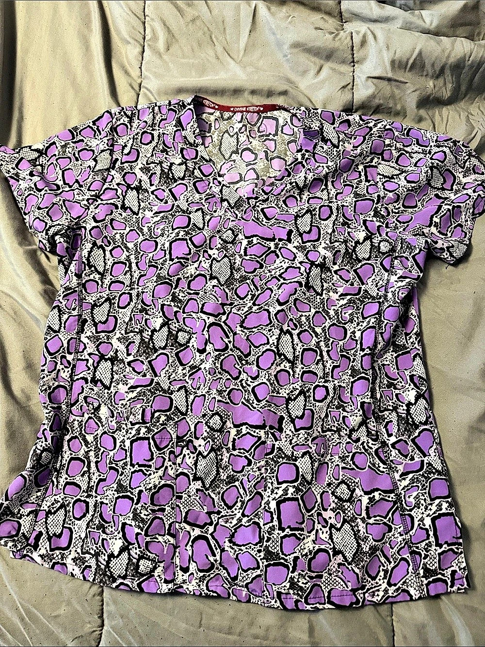 Divine Stretch Short Sleeve Top in Purple & Black